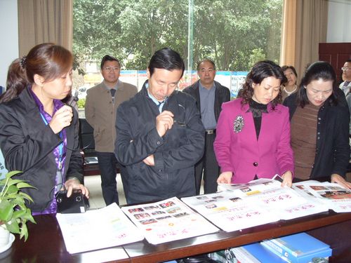 攀枝花市政协视察调研“妇女之家”建设